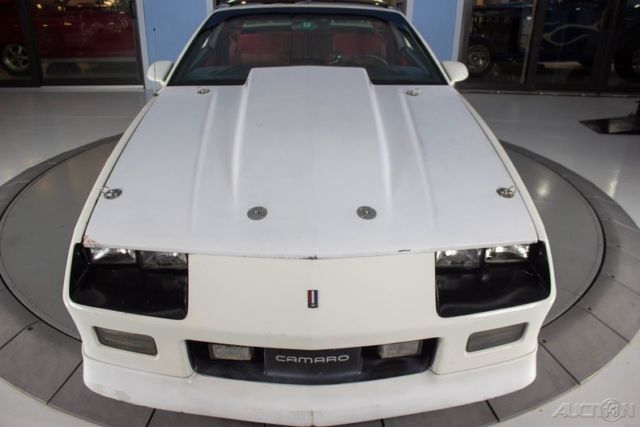 1986 White Chevrolet Camaro