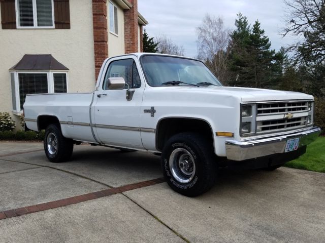 1987 White Chevrolet C-10