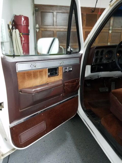 1987 White Chevrolet C-10