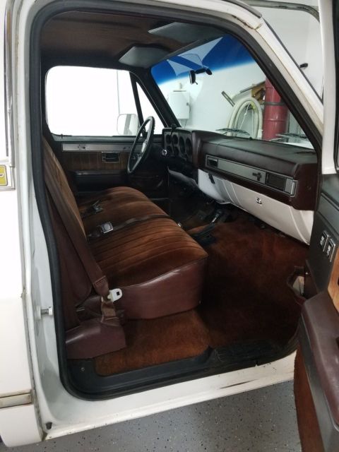 1987 White Chevrolet C-10