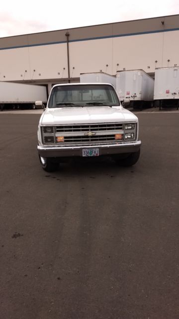 1987 White Chevrolet C-10