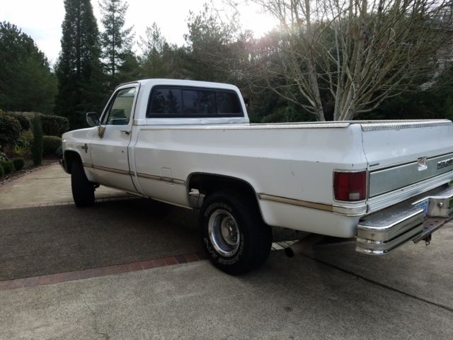 1987 White Chevrolet C-10
