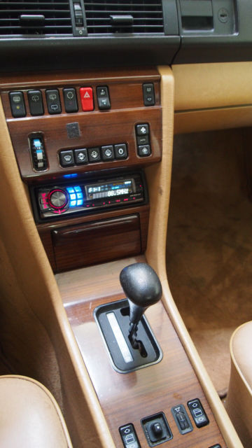 1987 White Mercedes-Benz 300-Series Wagon