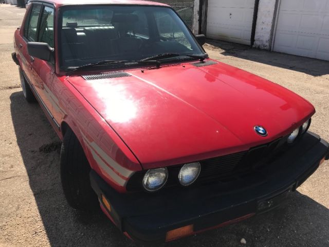 1987 Red BMW 5-Series Sedan
