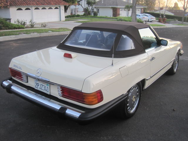 1987 Light Ivory  Mercedes-Benz SL-Class 2 door convertible 