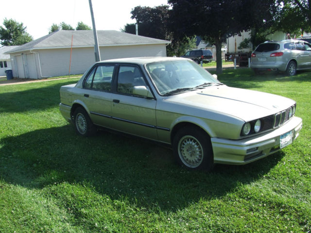 1987 White BMW 3-Series Sedan