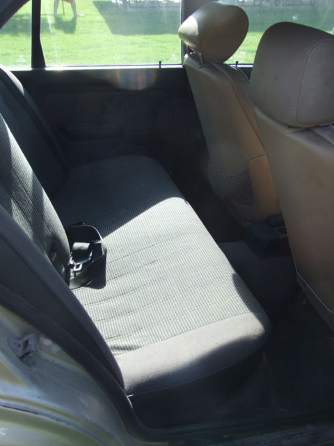 1987 White BMW 3-Series Sedan