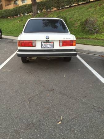 1987 White BMW 3-Series Sedan