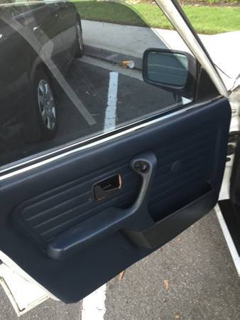 1987 White BMW 3-Series Sedan