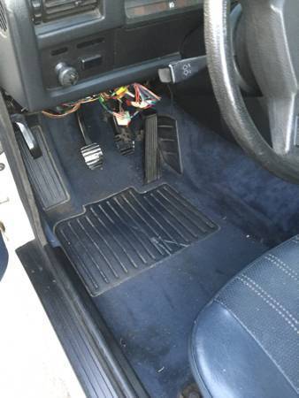 1987 White BMW 3-Series Sedan