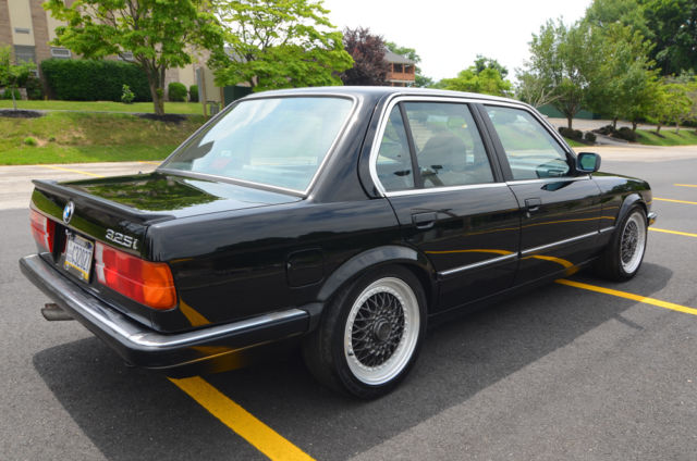 1987 Black BMW 3-Series Sedan