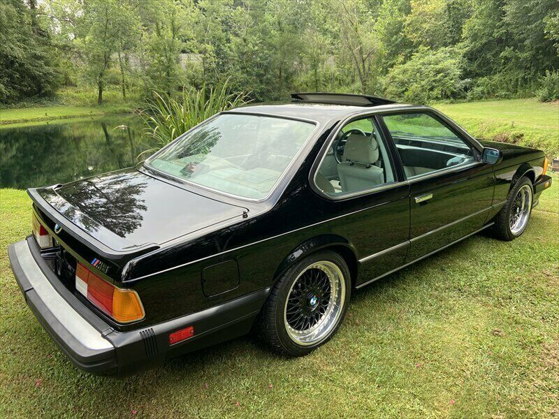 1987 Black BMW M6 --