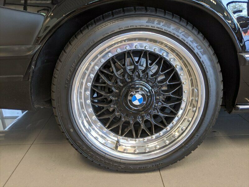 1987 Black BMW M6 --