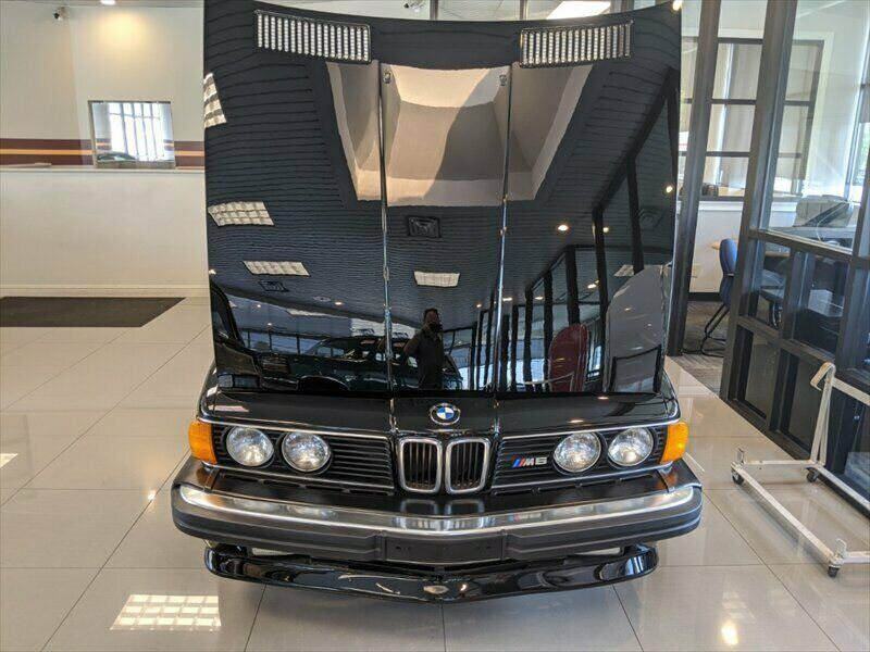 1987 Black BMW M6 --