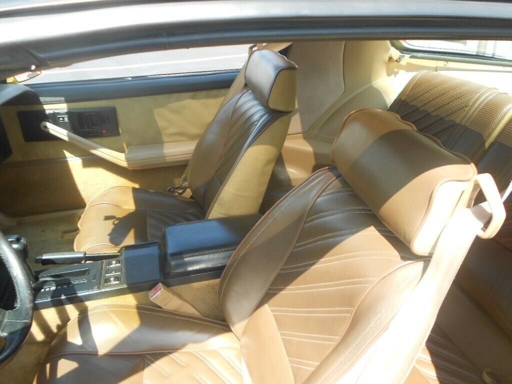 1987 Yellow Chevrolet Camaro --