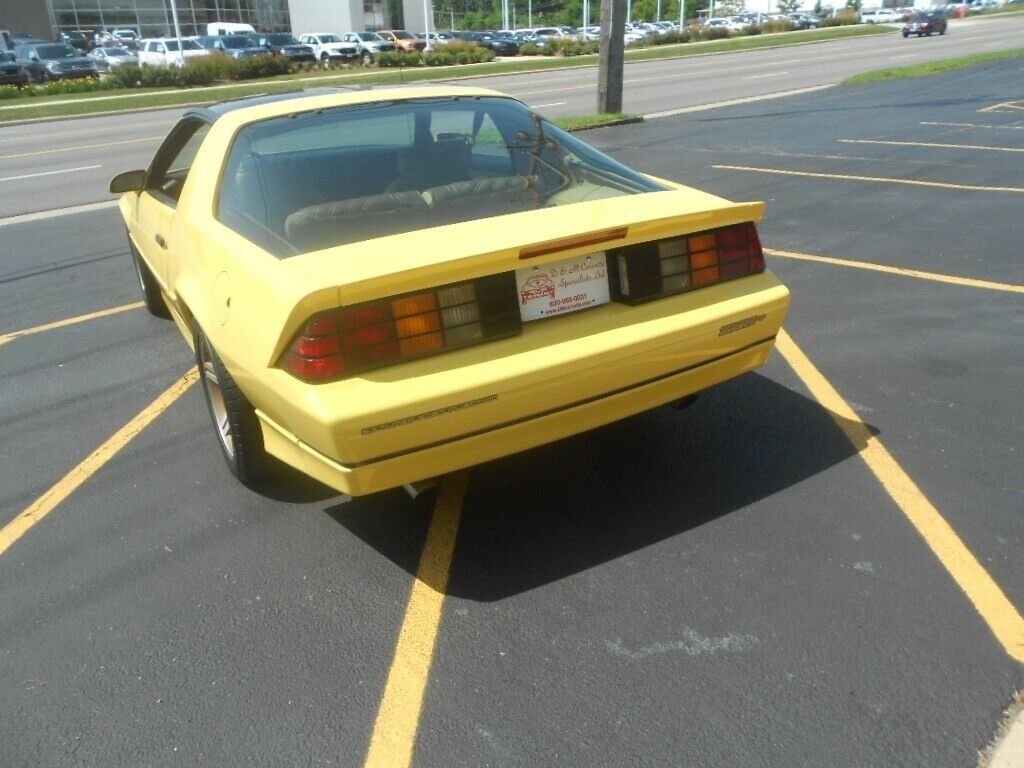 1987 Yellow Chevrolet Camaro --