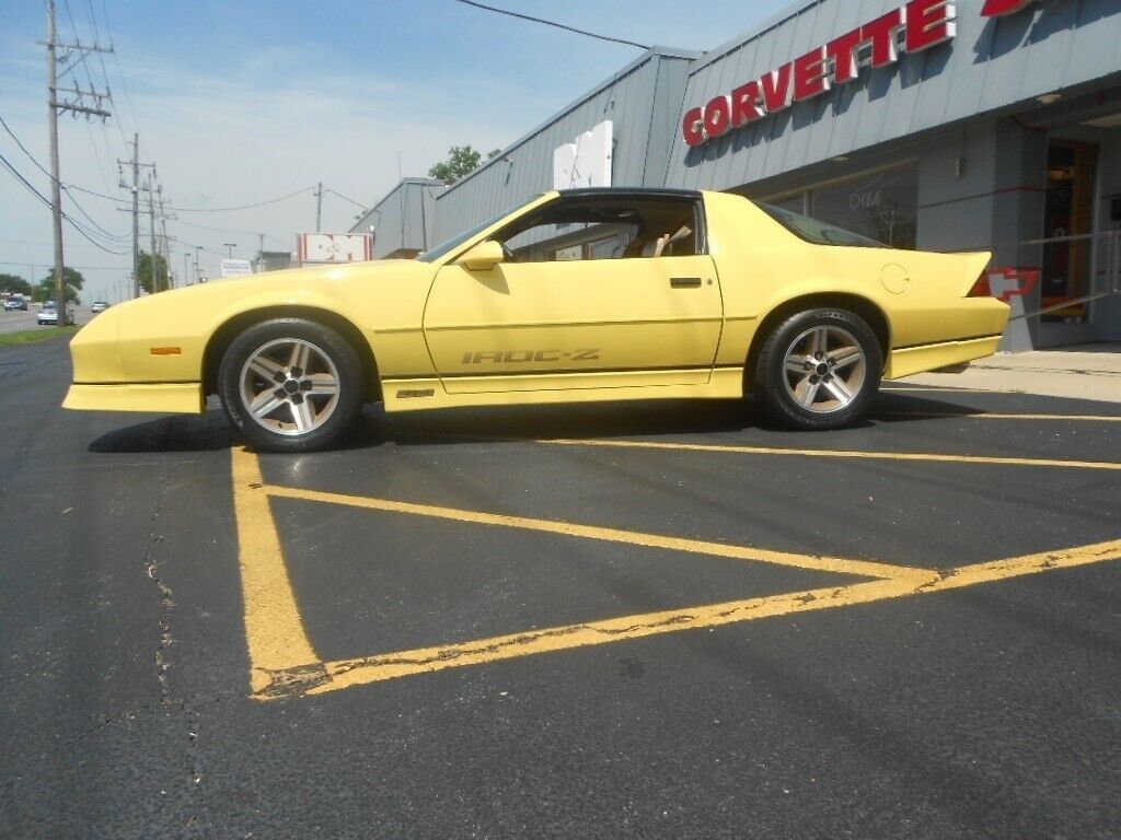 1987 Yellow Chevrolet Camaro --