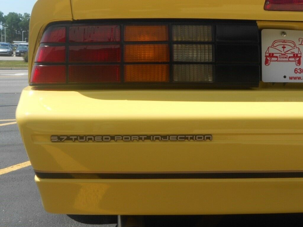 1987 Yellow Chevrolet Camaro --