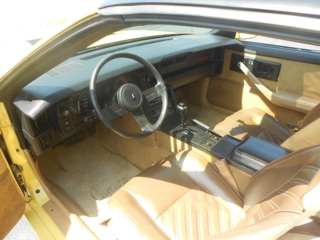 1987 Yellow Chevrolet Camaro --