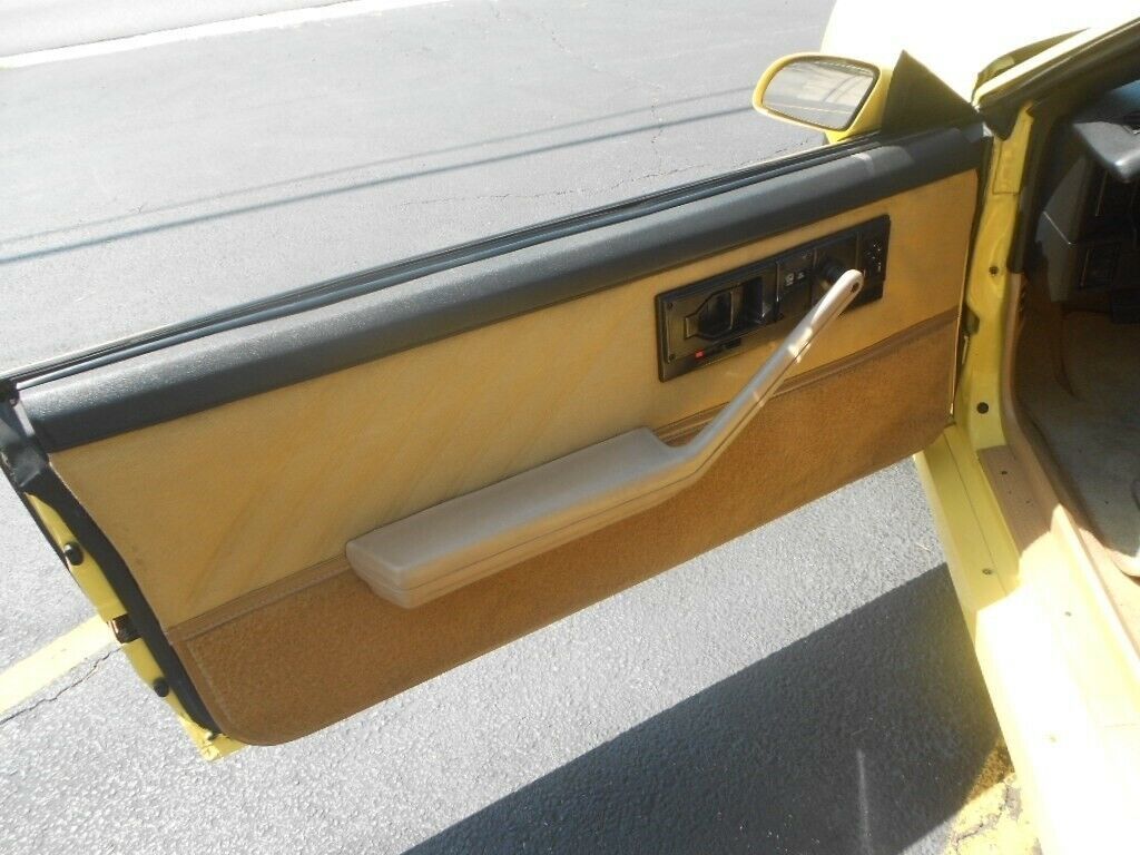 1987 Yellow Chevrolet Camaro --