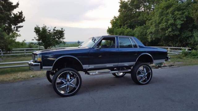 1987 Blue Chevrolet Capriceold Sedan