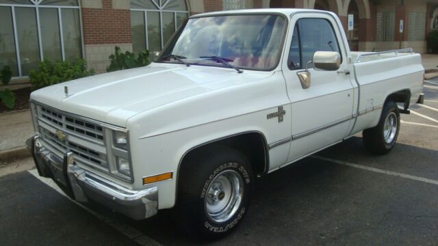 1987 White Chevrolet C-10 Standard Cab Pickup