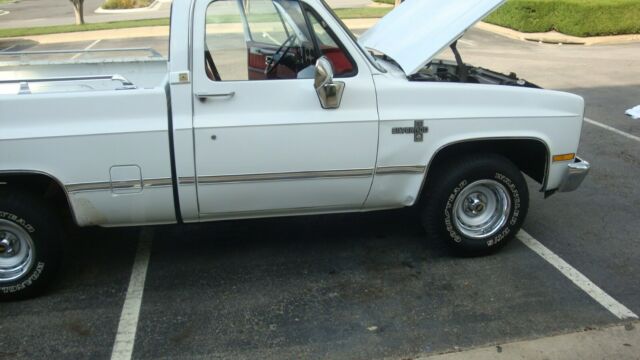 1987 White Chevrolet C-10 Standard Cab Pickup