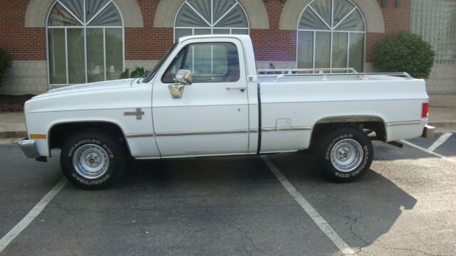 1987 White Chevrolet C-10 Standard Cab Pickup