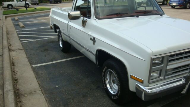 1987 White Chevrolet C-10 Standard Cab Pickup