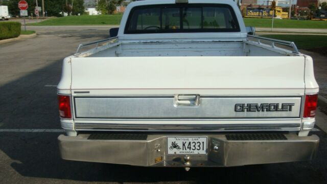 1987 White Chevrolet C-10 Standard Cab Pickup