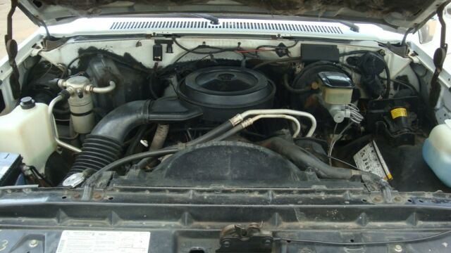 1987 White Chevrolet C-10 Standard Cab Pickup