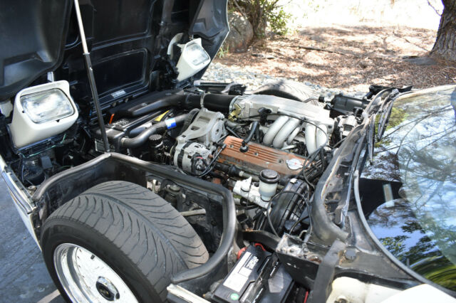 1987 White Chevrolet Corvette Coupe