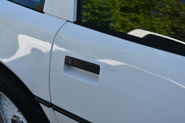 1987 White Chevrolet Corvette Coupe