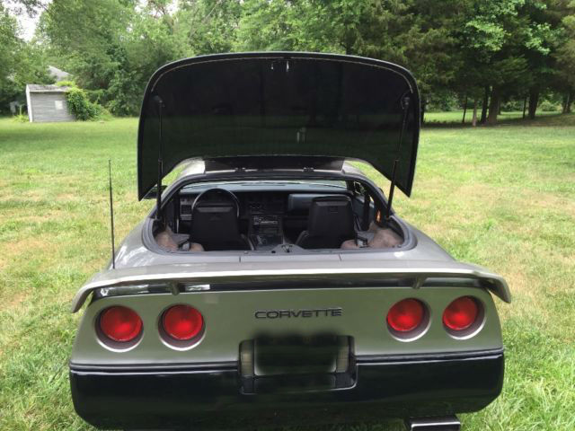 1987 Silver Chevrolet Corvette Coupe