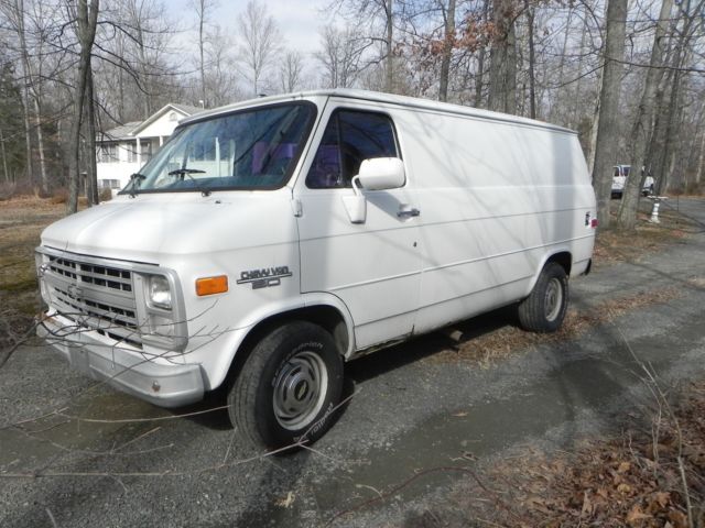 1987 White Chevrolet G20 Van Cargo Van
