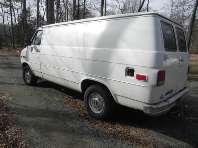 1987 White Chevrolet G20 Van Cargo Van