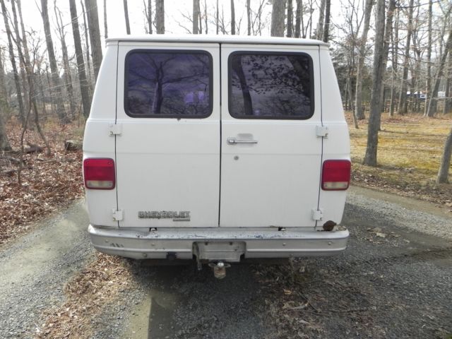 1987 White Chevrolet G20 Van Cargo Van
