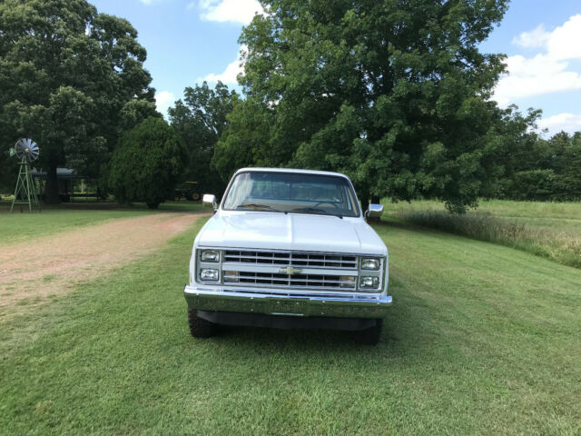 1987 White Chevrolet C/K Pickup 1500 Standard Cab Pickup