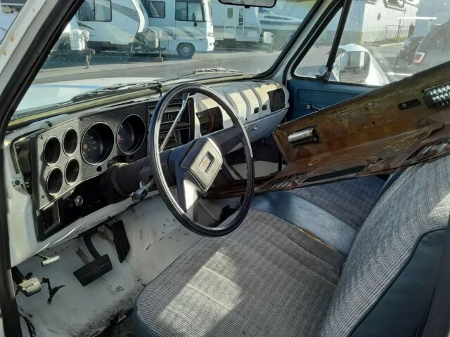 1987 White Chevrolet Silverado 2500 Standard Cab Pickup