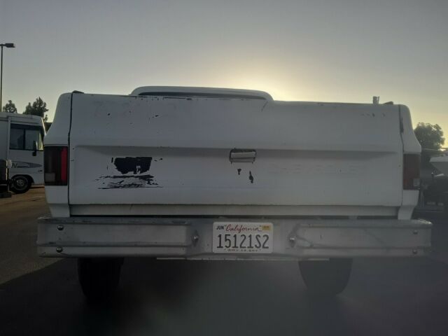 1987 White Chevrolet Silverado 2500 Standard Cab Pickup