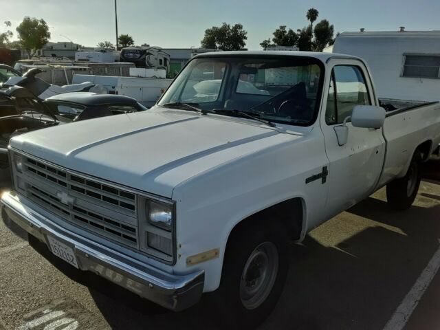 1987 White Chevrolet Silverado 2500 Standard Cab Pickup