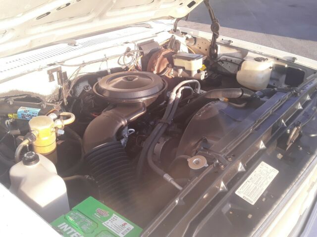 1987 White Chevrolet Silverado 2500 Standard Cab Pickup