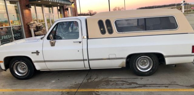 1987 White Chevrolet Silverado 1500