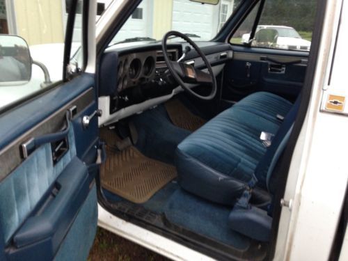 1987 White Chevrolet Silverado 1500