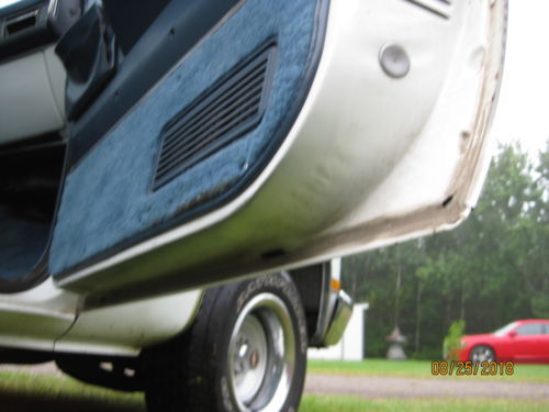 1987 White Chevrolet Silverado 1500