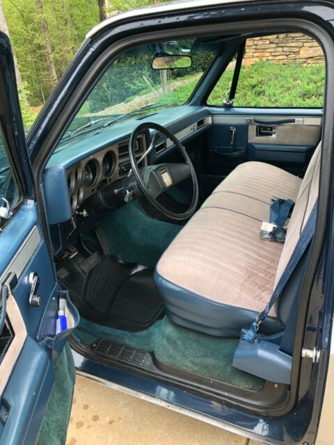 1987 Red Chevrolet C-10