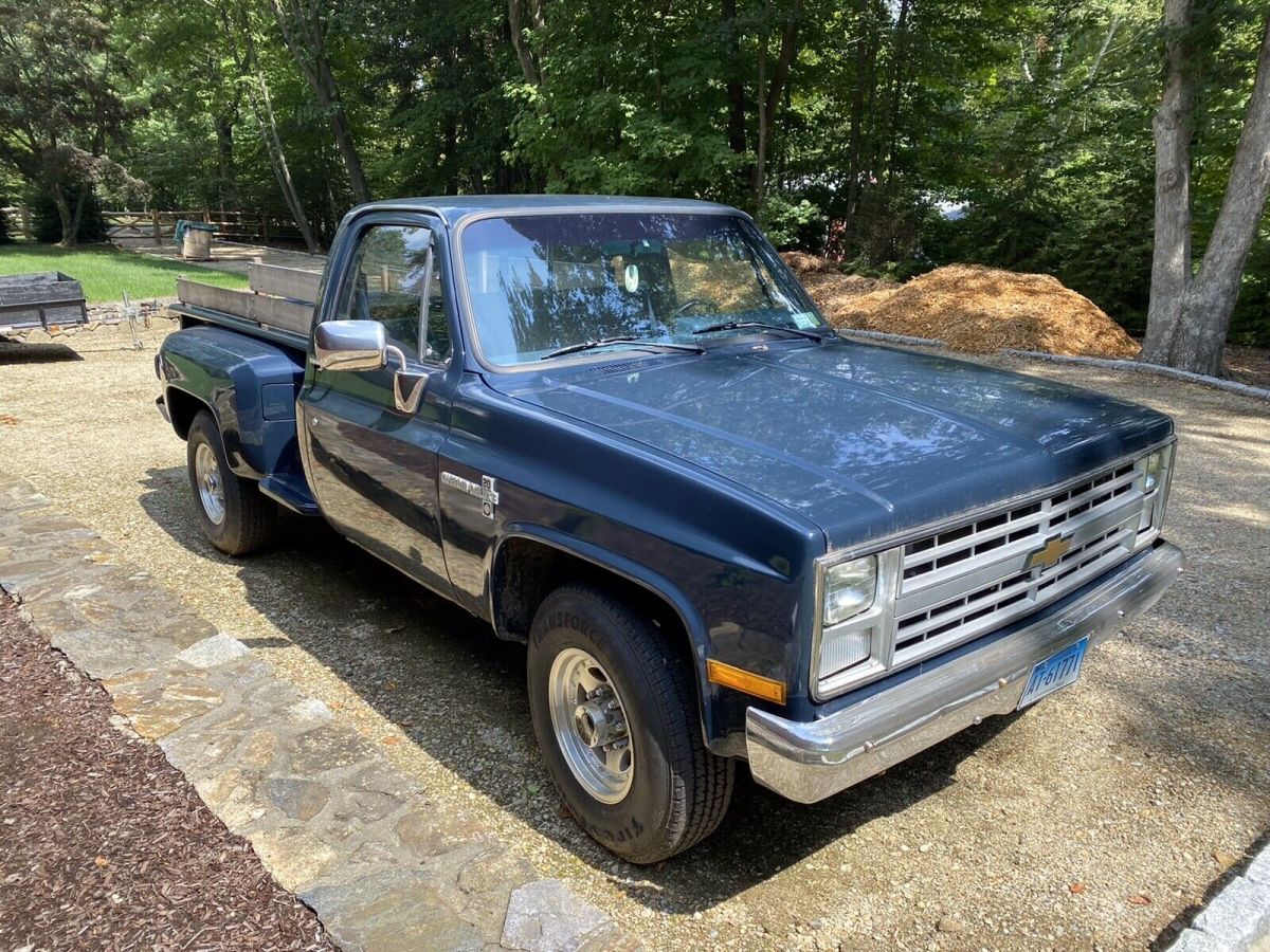 1987 Blue Chevrolet R20 Pickup