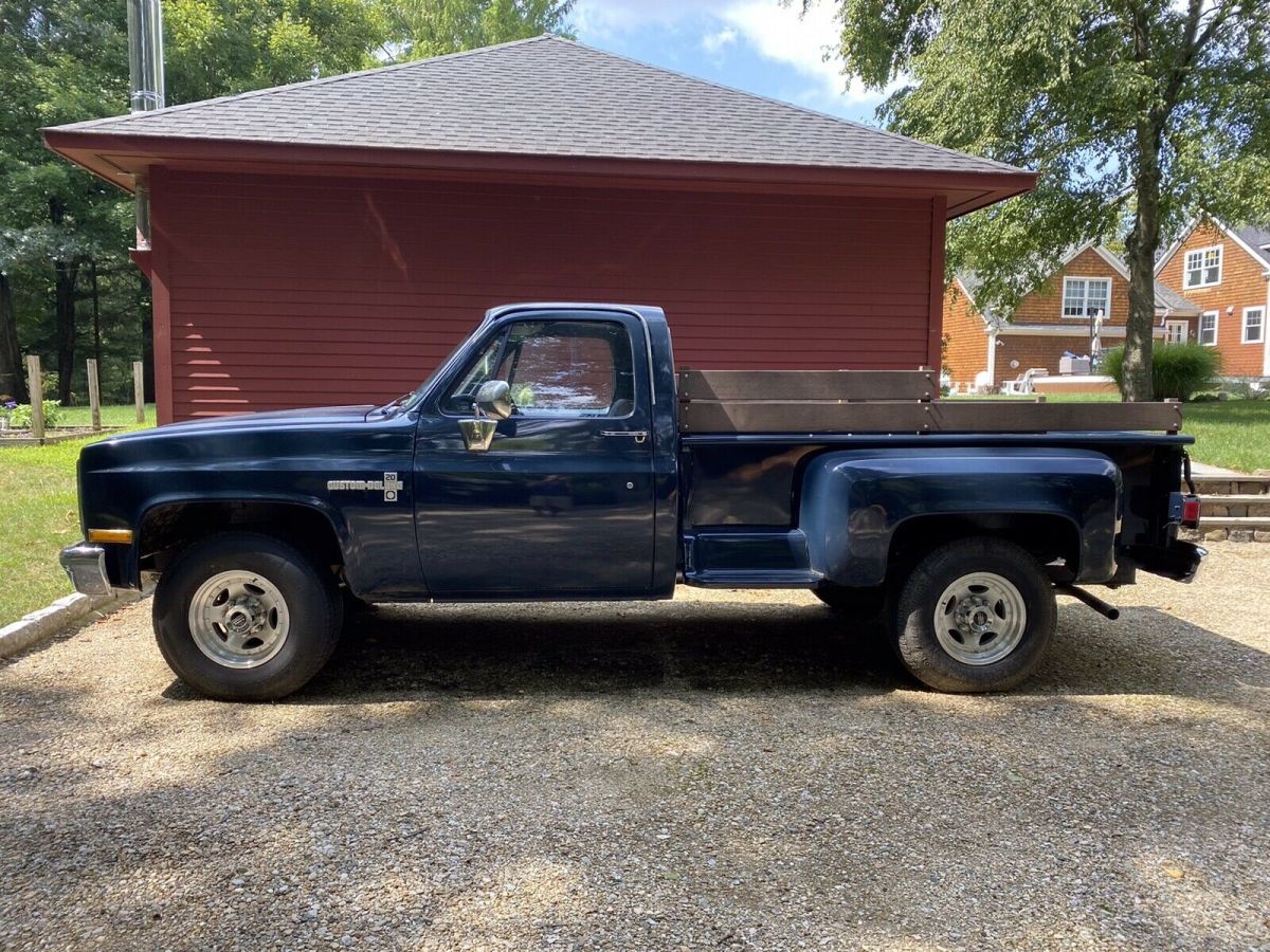 1987 Blue Chevrolet R20 Pickup