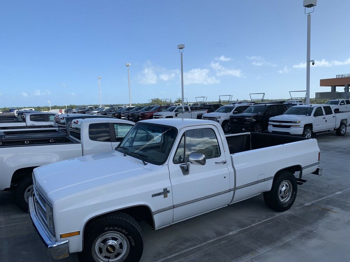 1987 White Chevrolet R20 Pickup