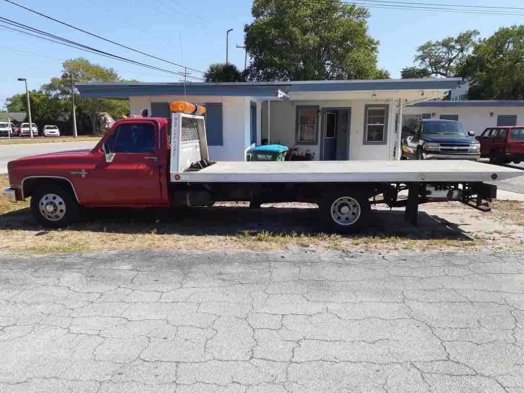 1987 Red Chevrolet R30